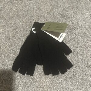 One size black gloves no finger tips